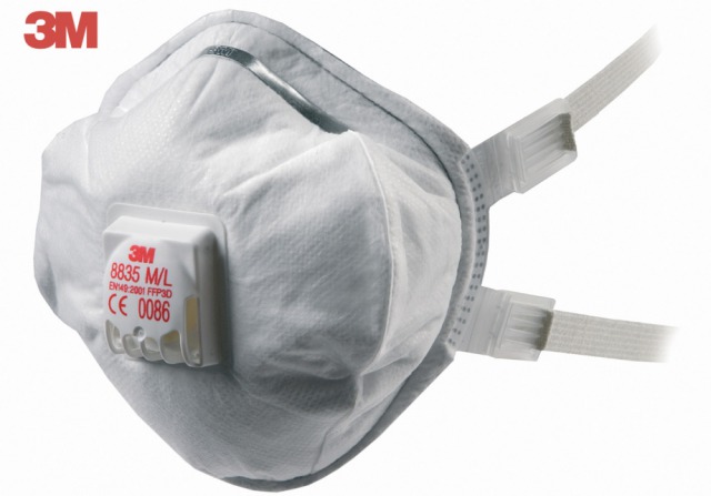 3M™ seria 8835 Semimasca simpla cu supapa FFP3<br/><br/>Gama premium stabileste noi standarde pentru măstile de protectie respiratorie, îndeplinind cerintele specifice testului privind colmatarea măstilor FFP, care pot fi utilizate pentru mai mult de un schimb.<br/><br/>Masca de protecţie respiratorie 3M™ seria 8835 oferă confort ridicat datorită greutătii reduse, materialului special pentru etansarea pe fată, suprafetei extinse pentru filtrare maximă, reducerea acumulării aerului cald si umed cu ajutorul supapei de expiratie CoolFlow™, benzilor elastice ajustabile în 4 puncte si clemei metalice ajustabile care asigură fixare confortabilă si protectie ridicată.<br/><br/>Caracteristici şi avantaje:<br/><br/>Material moale pentru etansarea pe fată<br/><br/>+ Îmbunătăţeşte etansarea pe fată si senzatia de sigurantă<br/><br/>+  Îmbunătăţeşte gradul de confort<br/><br/>+ Dacă este folosită mai mult decât în timpul unei ture de lucru, masca poate fi curătată folosind un servetel igienic (Şervetel igienic pentru curaţarea garniturii de etanşare 3M™ 105)<br/><br/>Strat exterior rezistent şi design în formă de cupă<br/><br/>+ Designul robust şi durabil asigură utilizarea pe o perioadă mai mare de timp si o fixare etanşă confortabilă<br/><br/>Material performant de filtrare 3M™<br/><br/>+ Spuprafaţa mai mare de filtrare contribuie la prelungirea duratei de folosire a măştii respiratorii.<br/><br/>+ Filtrare eficientă cu rezistentă redusă la respiratie<br/><br/>+ Performantă ridicată<br/><br/>Text imprimat pe supapă codificat pe culori<br/><br/>+ Nivelul de protectie este usor de recunoscut datorită codificării culorilor (FFP3 pentru măştile respiratorii 3M 8835, FFP2 pentru măştile 3M 8825)<br/><br/>Supapă 3M™ CoolFlow™<br/><br/>+ Evacuează aerul cald si umed din interiorul măstii, pentru un confort ridicat<br/><br/>+ Minimizează riscul de aburire al ochelarilor de protecţie<br/><br/>Benzi împletite ajustabile pentru fixarea pe cap<br/><br/>+ Contribuie la obţinerea unei senzaţii de protecţie, asigurând totodată confort în zona feţei, gâtului şi a nasului<br/><br/>Compatibile cu<br/><br/>+ Produsele de protecţie vizuală de la 3M™<br/><br/>+ Protecţia auditivă de la 3M™