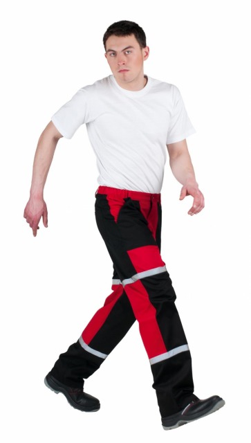 TAYRA Pantaloni<br/><br/>Pantaloni in talie de culoare roşu cu negru cu dungi reflectorizante. Materialul este compus din bumbac 35% şi 65% poliester, 320 g/m², genunchii sunt întăriţi cu 600D poliester Oxford / PU. Genunchierele de protecţie pot fi introduse într‑o săculeţ special, pantalonii au găici.<br/><br/>Găici şi elastic în talie - Închidere cu nasture şi fermoar - buzunar aplicat spate dreapta - buzunar pe piciorul drept - accesorii reflectorizante – benzi late de 2,5 cm